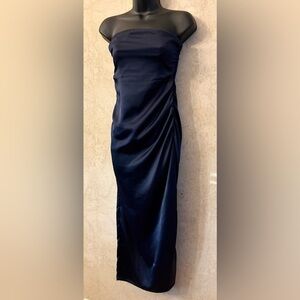 House of Harlow 1960 Elegant Navy Blue Strapless Dress